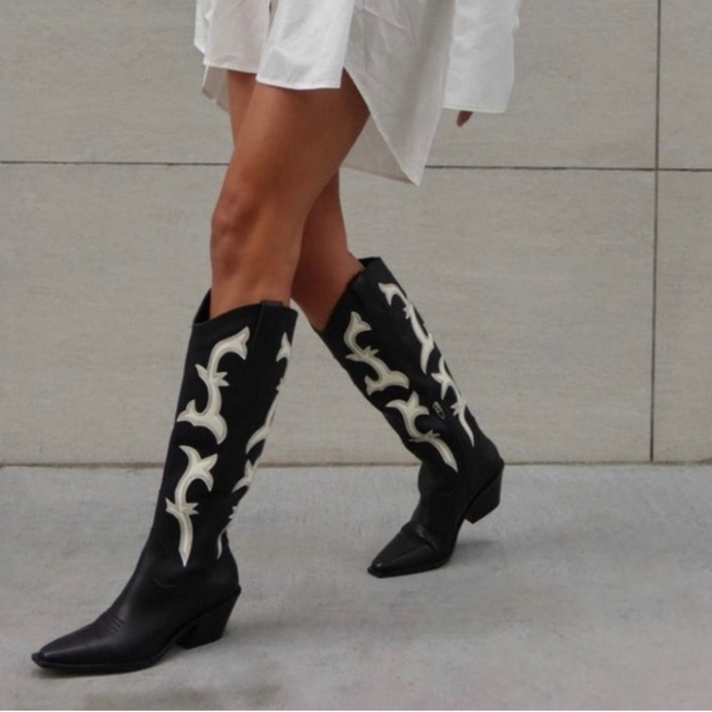 Dolce Vita samare Black and White Western Boots 6.5